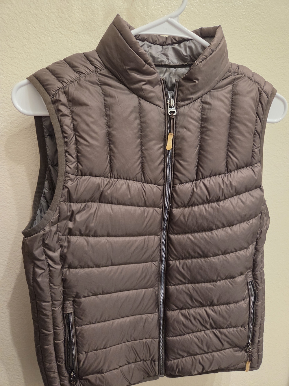 Tumi Packable Puffer Vest in Brown